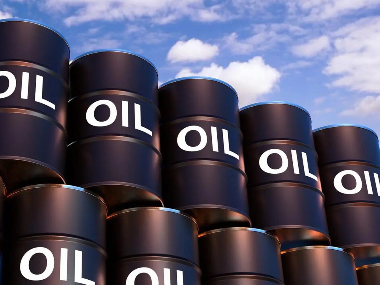 原油日内上涨2.21% 机构称宏观情绪好转带动油价反弹
